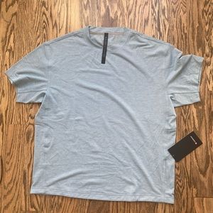 Lulu lemon large men’s fitness tee